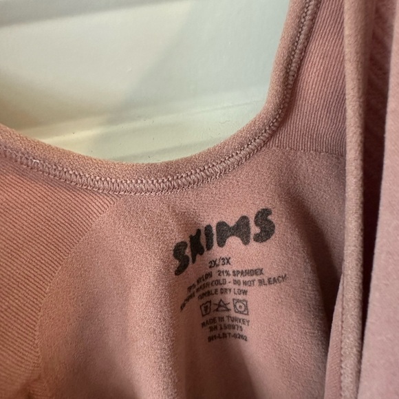 SKIMS Seamless Sculpted Thong Bodysuit w/ low back in Dark Nude - Picture 5 of 7